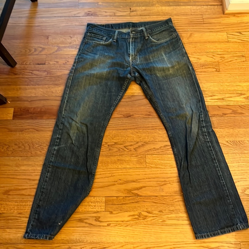 Levi 514 33x32- slightly lighter weight denim